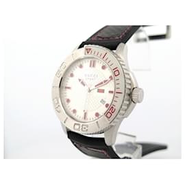 Gucci-GUCCI G TIMELESS SPORT WATCH 126.2 ct quartz 44 MM STEEL AND LEATHER STEEL WATCH-Silvery