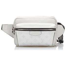 Louis Vuitton White Monogram Taigarama Outdoor-Gürteltasche Weiß