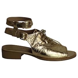 Chanel-Offene Chanel-Sandalen im Metallic-Brogue-Stil aus goldfarbenem Kalbsleder-Golden