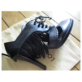 Louis Vuitton-Sapatos de sandália de couro, franja, 38IT.-Preto