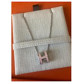 Hermès-Pop H pink dragee pendant-Pink