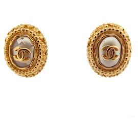 Chanel-VINTAGE CHANEL EARRINGS 1997 CC LOGO IN GOLD METAL GOLDEN EARRINGS-Golden