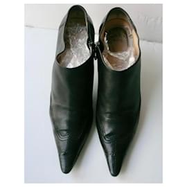 Chanel-CHANEL Boots cuir noires T41 IT TBE-Noir
