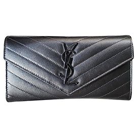 Linda e refinada carteira Yves Saint Laurent em couro texturizado Preto