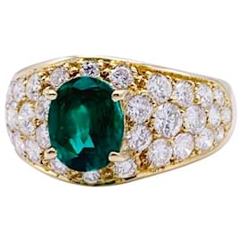 inconnue-Yellow gold ring, emerald and diamond pavé.-Other