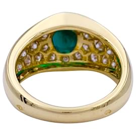 inconnue-Ring aus Gelbgold, Smaragd- und Diamantpavé.-Andere