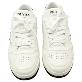 Prada-Prada Downtown Perforierte Sneakers aus weißem Leder-Weiß