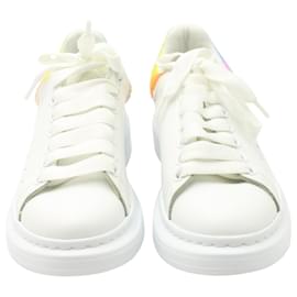 Alexander Mcqueen-Alexander McQueen – Regenbogen-Sneaker in Übergröße aus weißem Leder-Weiß