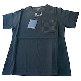 Louis Vuitton-LOUIS VUITTON Women's black t-shirt with Monogram pocket TS NEW-Black