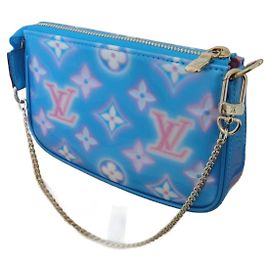 Louis Vuitton Mini Pochette Accessoires Monogram Vernis Saint-Valentin 2022 Bleu