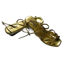 Prada-Sandalen mit Absatz, Goldenes Leder, 35,5IT.-Golden