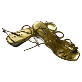 Prada Sandales à talons, cuir doré, 35,5IT. Doré
