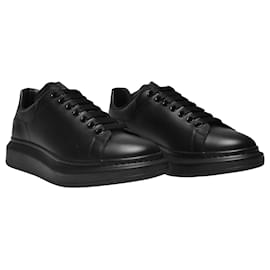 Alexander Mcqueen-Übergroße Sneakers aus schwarzem Leder und schwarzem Absatz-Schwarz