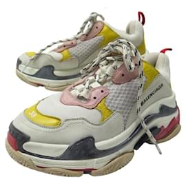 Balenciaga // Grey & Multicolour Triple S Sneaker – VSP Consignment