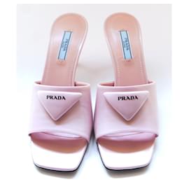 Prada-Prada 75 Pantoletten mit Dreieck-Logo in Rosa-Pink