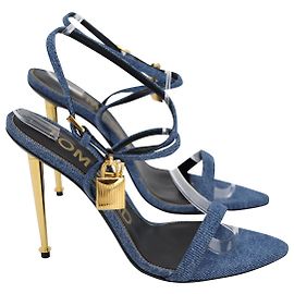 Tom Ford 105 Sandali nudi a punta con lucchetto in denim blu Blu