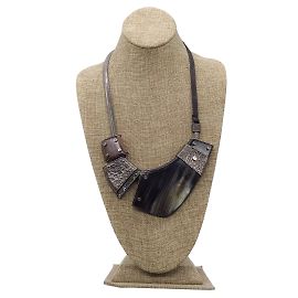 Lanvin Multicolor Mixed Media Crystal Embellecido Metal, madera, y collar de cuero Multicolor