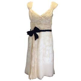 Prada Elfenbein / Schwarzes Seidenchiffonkleid mit Schleifendetail Beige