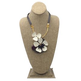 marni marfim / Colar Condicionado com Pingente Floral Enfeitado com Cristal Marrom Cru