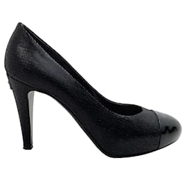 Chanel-Sapatos de plataforma pretos Chanel com biqueira de couro envernizado-Preto