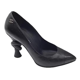 Chanel-Chanel Black Pointed Toe Knot Heeled Leather Pumps-Black