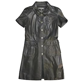 Chanel-Jaqueta Chanel preta com forro de seda e logo Cc abotoada manga curta e jaqueta de couro de cordeiro-Preto