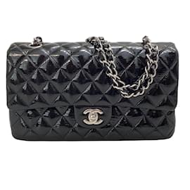 Chanel-Bolso de hombro de charol negro con solapa forrada de Chanel-Negro