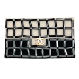 Chanel-Chanel 2002 De color negro / Broche de bolso con solapa de fieltro marfil y pedrería-Negro
