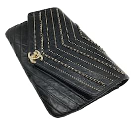 Chanel-Chanel 2018 Clutch de couro preto com detalhe de corrente dourada-Preto