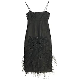 Chanel-Chanel Schwarzes, mit Perlen und Straußenfedern verziertes Abendkleid aus Seidennetz mit Spaghettiträgern-Schwarz