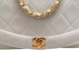 Chanel-Chanel Jahrgang 1989-1991 Weiße Diana-Schultertasche aus Leder-Weiß