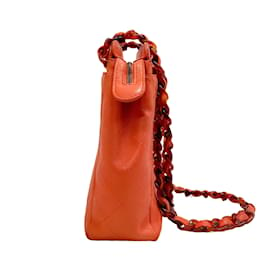 Chanel-Bolsa de ombro acolchoada de couro de cordeiro laranja vintage Chanel com ferragens de acrílico tartaruga-Laranja