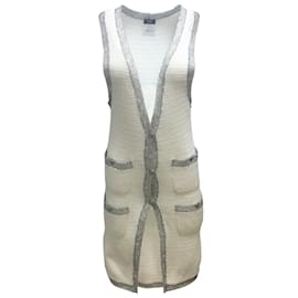 Chanel-Gilet long en tricot à col en V profond et garniture en soie blanche Chanel-Blanc