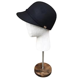 Christian Dior-Christian Dior Arty Casquette tulipe en feutre noir / chapeau-Noir