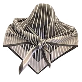 Hermès-Hermes Parigi Tortora / Bianco / Sciarpa in twill di seta quadrata stampata grigia-Grigio