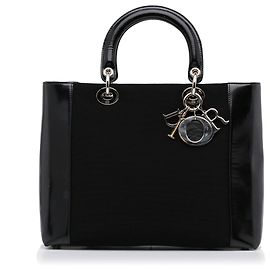 Dior Black Große Dame Dior Schwarz
