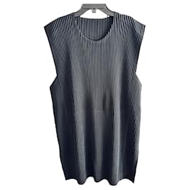 Issey Miyake-Homme Plissé Black tunic-Black