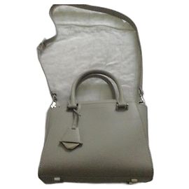 Autre Marque Pequena Bolsa de Couro Cinza Cinza