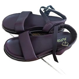 Spartans Avril Gau Dark red