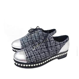 Chanel-Zapatos Oxford con cordones de perlas de tweed negro plateado de Chanel-Gris