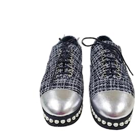 Chanel-Zapatos Oxford con cordones de perlas de tweed negro plateado de Chanel-Gris