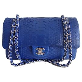 Chanel-Chanel Bolsa python azul clássica-Azul
