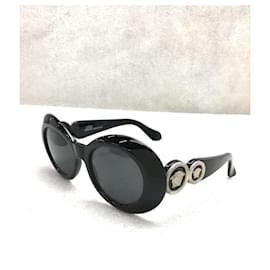 Gianni Versace-**Gianni Versace Black Oval Frame Sunglasses-Black
