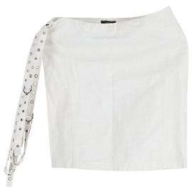 Minissaia Versace com detalhe de ilhós e cinto em algodão cru Branco Cru