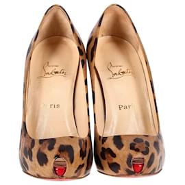 Christian Louboutin-Sapatos Peep Toe Christian Louboutin Open Clic em couro envernizado com estampa de leopardo-Outro
