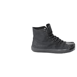 Maison Martin Margiela-Maison Margiela High-Top Tabi Sneakers in Black Canvas-Black