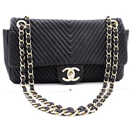 Chanel-Bolsa de ombro Chanel Chevron com ponto em V e corrente de couro com aba única-Preto