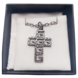 Cruz Gucci Cuadrada Plateada Hardware de plata