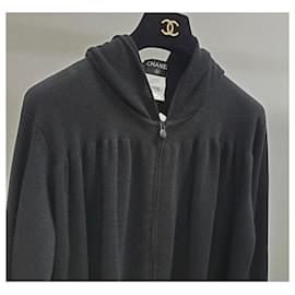 Chanel-Cárdigan con capucha de lana negra de Chanel-Negro