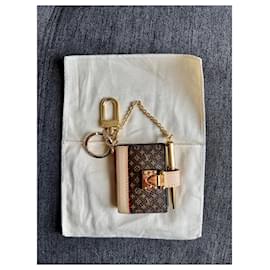 Louis Vuitton-LV Book Key Ring-Marron